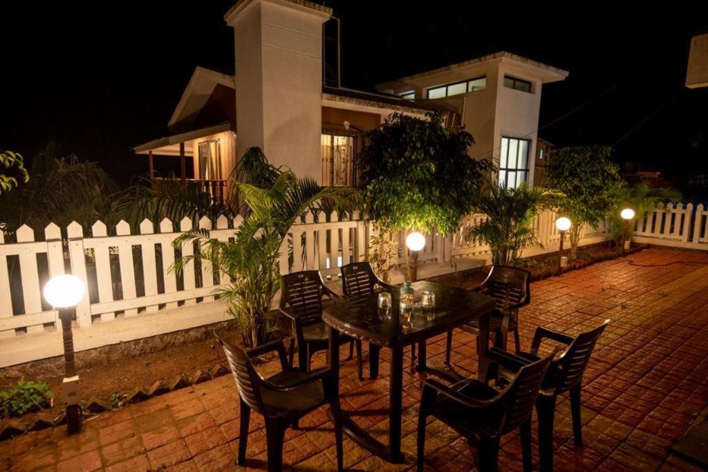 Paramount 3 Ac Bedrooms Hall Garden With Lake View Panchgani Exterior photo
