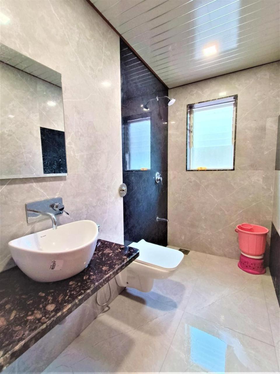 Paramount 3 Ac Bedrooms Hall Garden With Lake View Panchgani Exterior photo